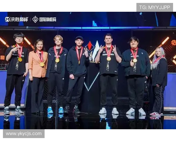 《全球电竞赛事风云变幻 聚焦顶级战队与选手的角逐与荣耀》