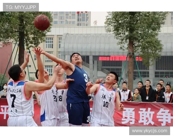 篮球赛场的激情碰撞与战术博弈如何塑造未来篮球运动的新格局