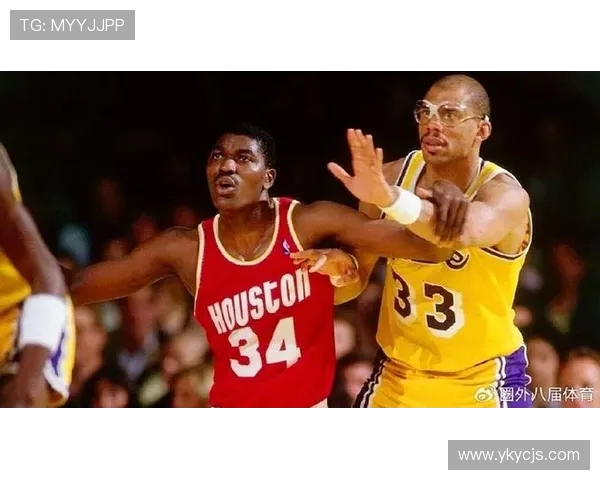 哈基姆奥拉朱旺的传奇生涯与篮球历史上的伟大中锋风采