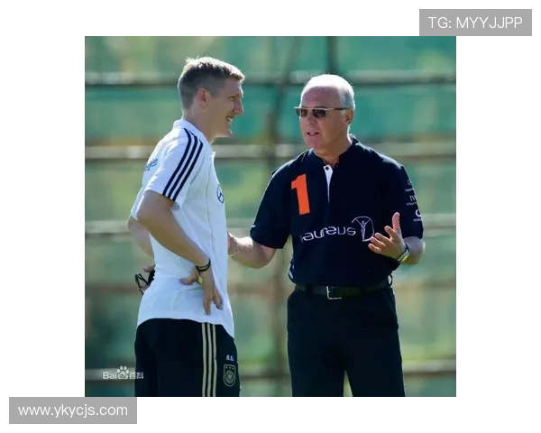 弗朗茨贝肯鲍尔传奇生涯回顾与他对世界足球发展的深远影响