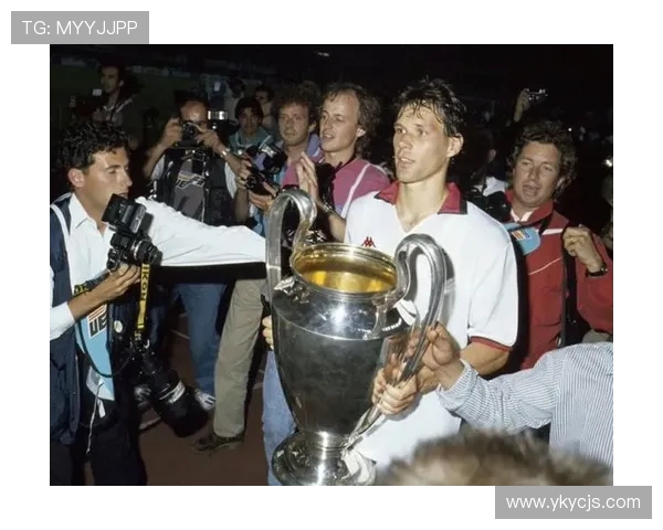 马尔科范巴斯滕的辉煌传奇与足球艺术巅峰时刻再现