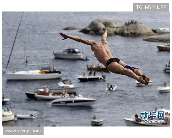 从高空一跃而下展现力量与优雅的完美结合探秘跳水运动的魅力与挑战