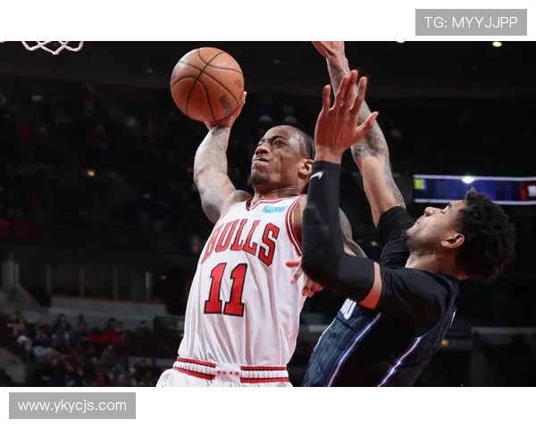 2011季后赛公牛与老鹰第三场激战回顾与精彩瞬间分析 2011季后赛公牛与老鹰第三场激战回顾与精彩瞬间分析