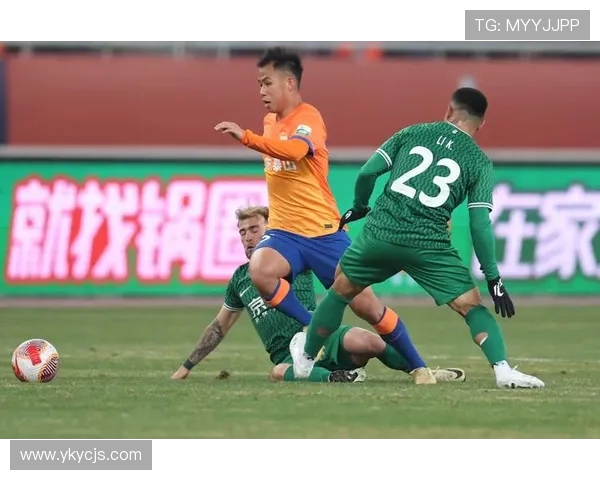 山东鲁能与天津亚的激烈对决展现中超联赛的精彩与魅力 山东鲁能与天津亚的激烈对决展现中超联赛的精彩与魅力