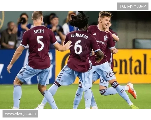 广岛三箭迎战中央海岸展现足球魅力争夺胜利荣耀之战